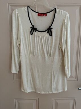 Elle Cream /ivory 3/4 Sleeve Scoop Neck Top with Black Trim and Bows